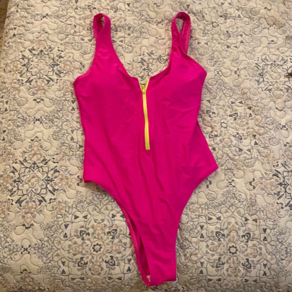 NEVER WORN